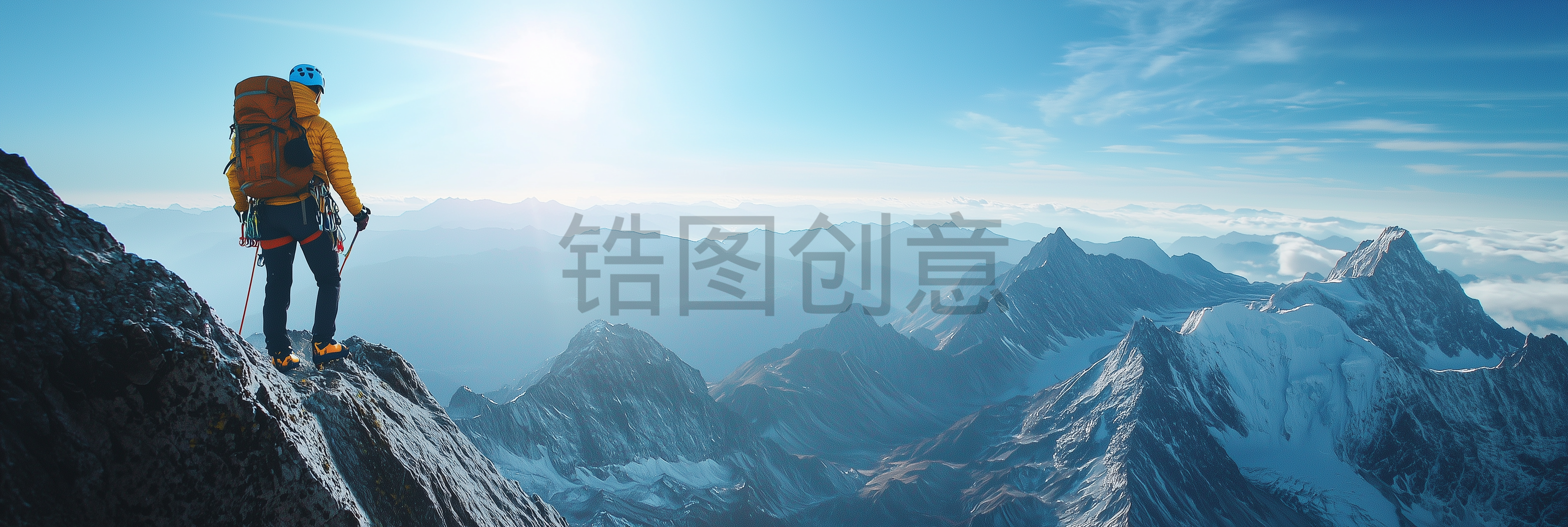 定设网-户外运动登山爬山体现坚持全力以赴团队合作默配合