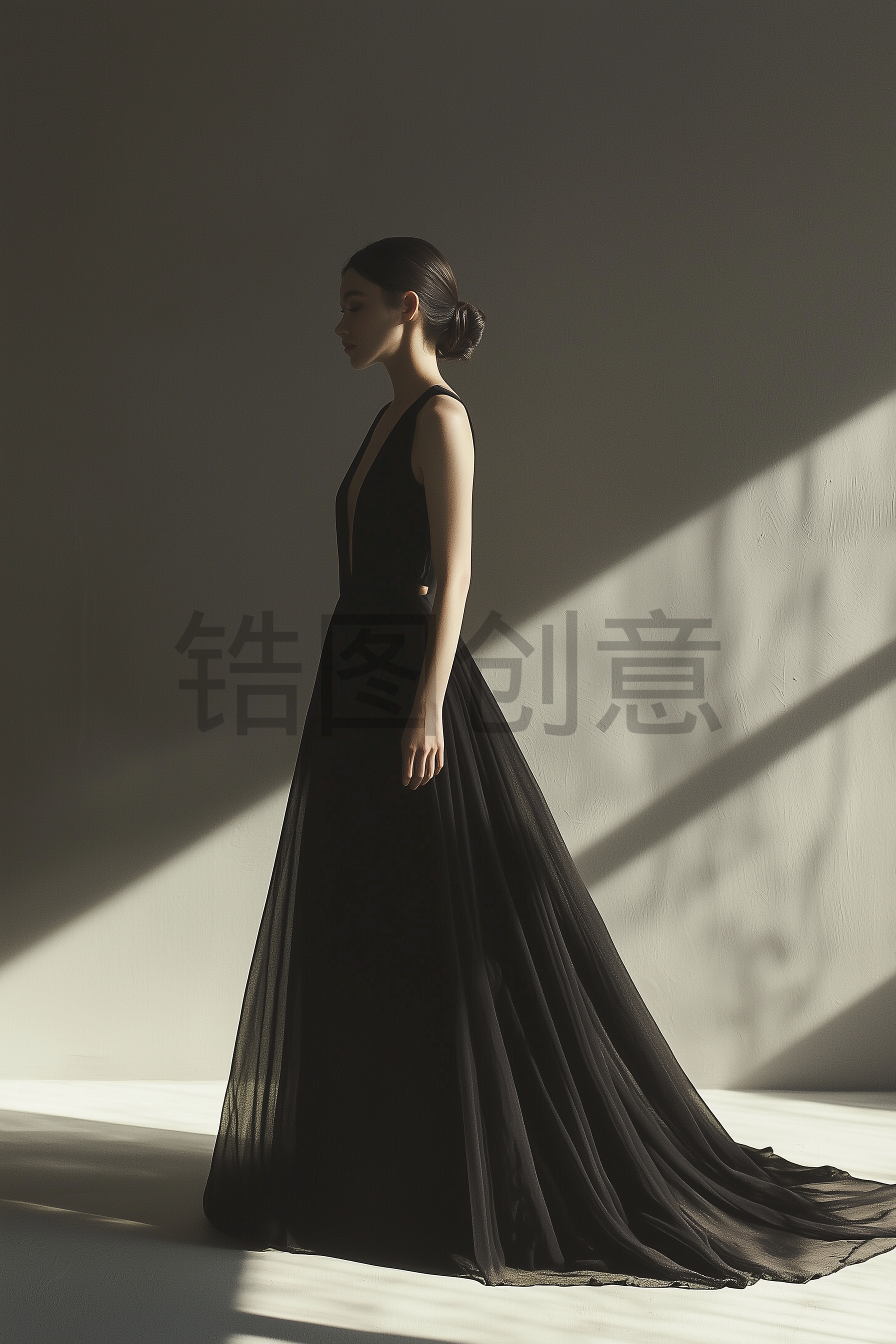 定设网-时尚女性模特穿着高级定制连衣裙拍摄