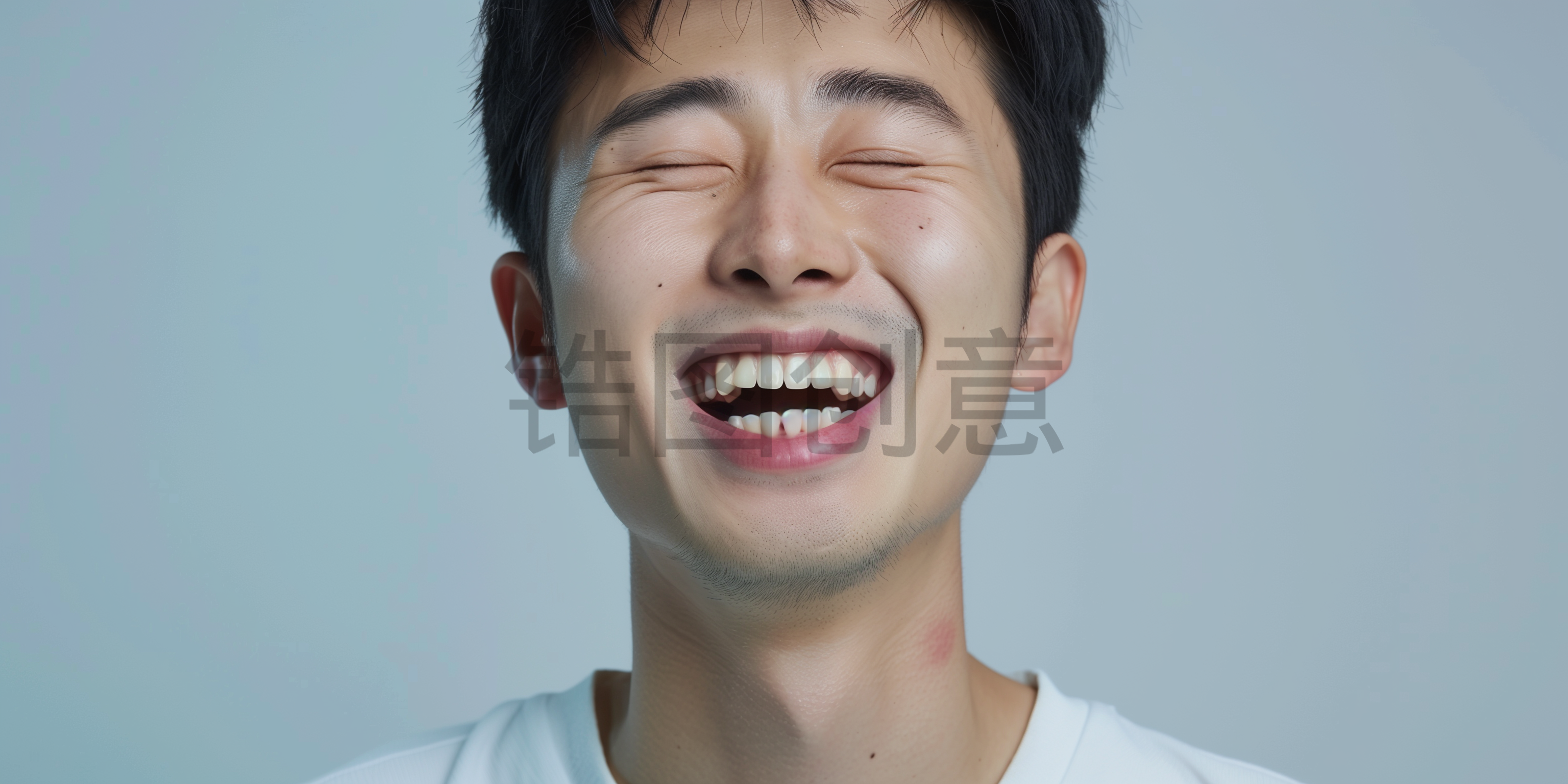年轻男人人像微笑人物模特