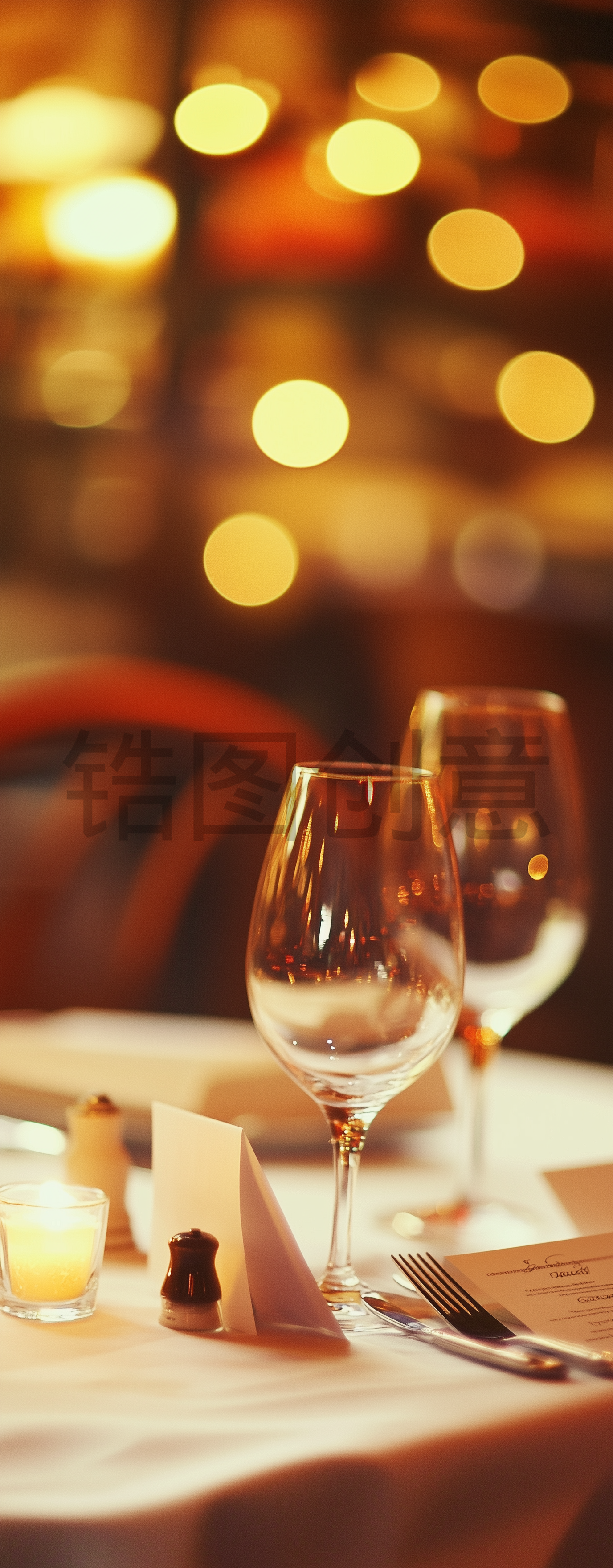 酒桌上红酒杯拍摄极简背景写实图片
