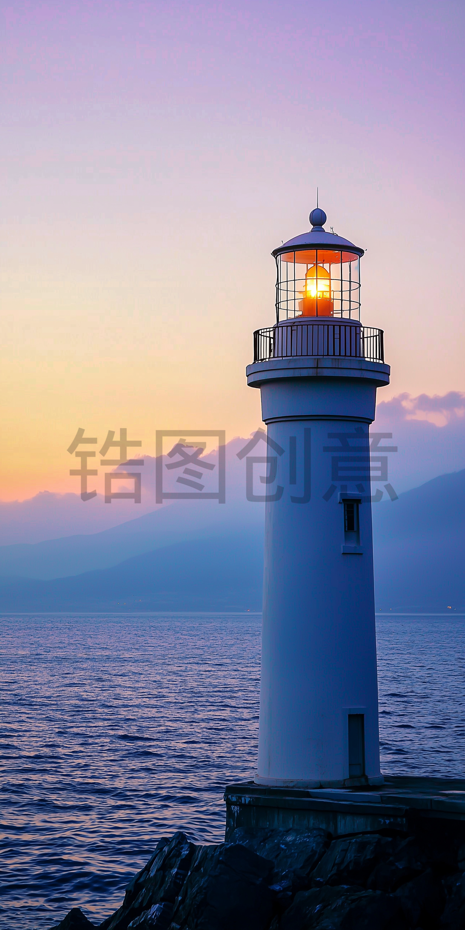 定设网-海边海上灯塔指引灯写实背景