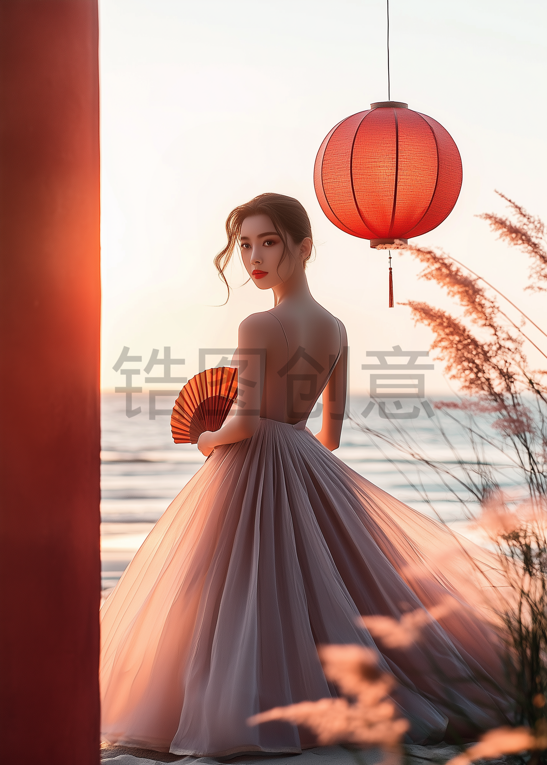 拿着纸扇女人海边拍摄中国风背景