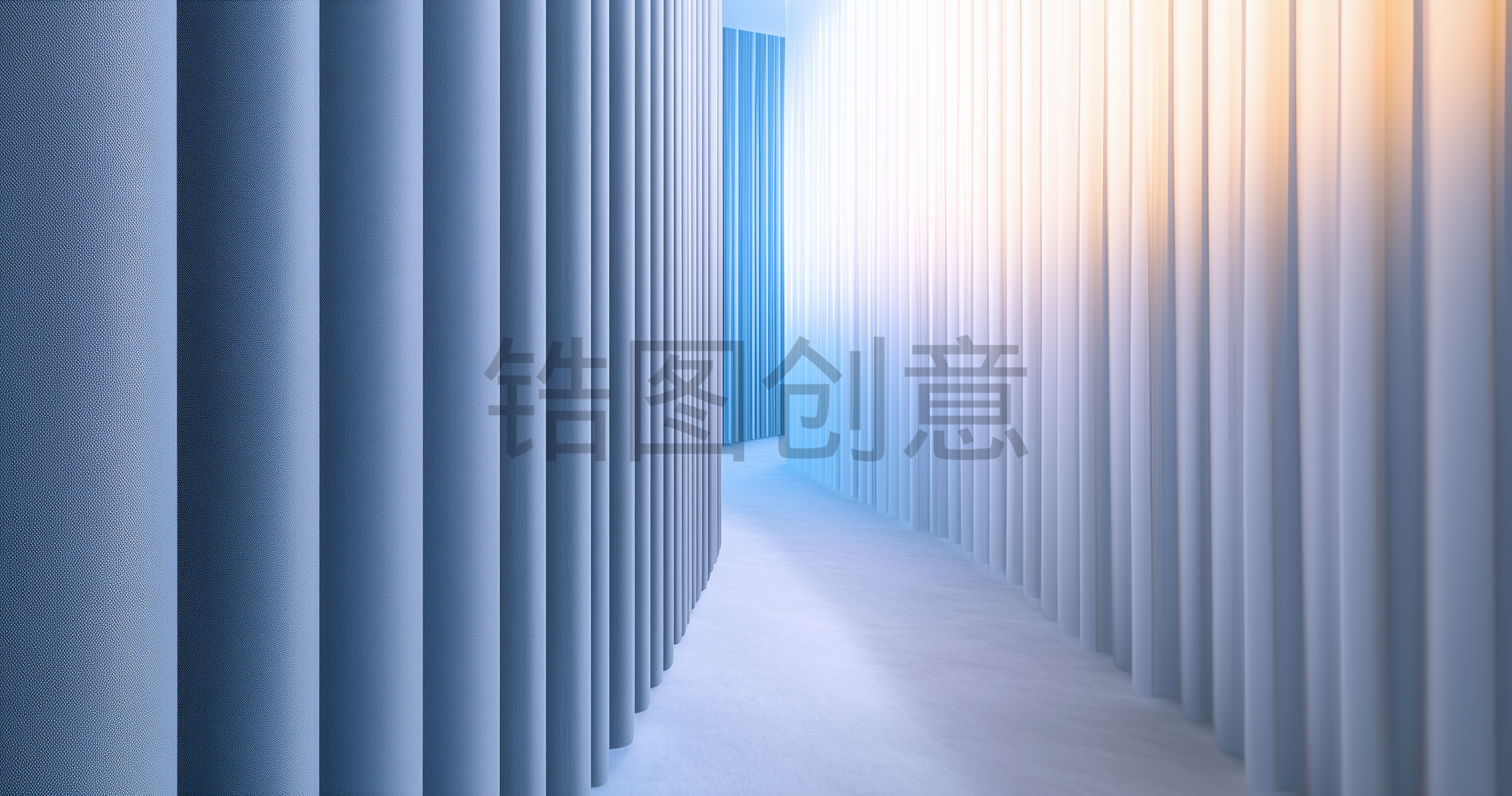 具有光滑的质地和略微起伏的曲线白色垂直窗帘的特写素材