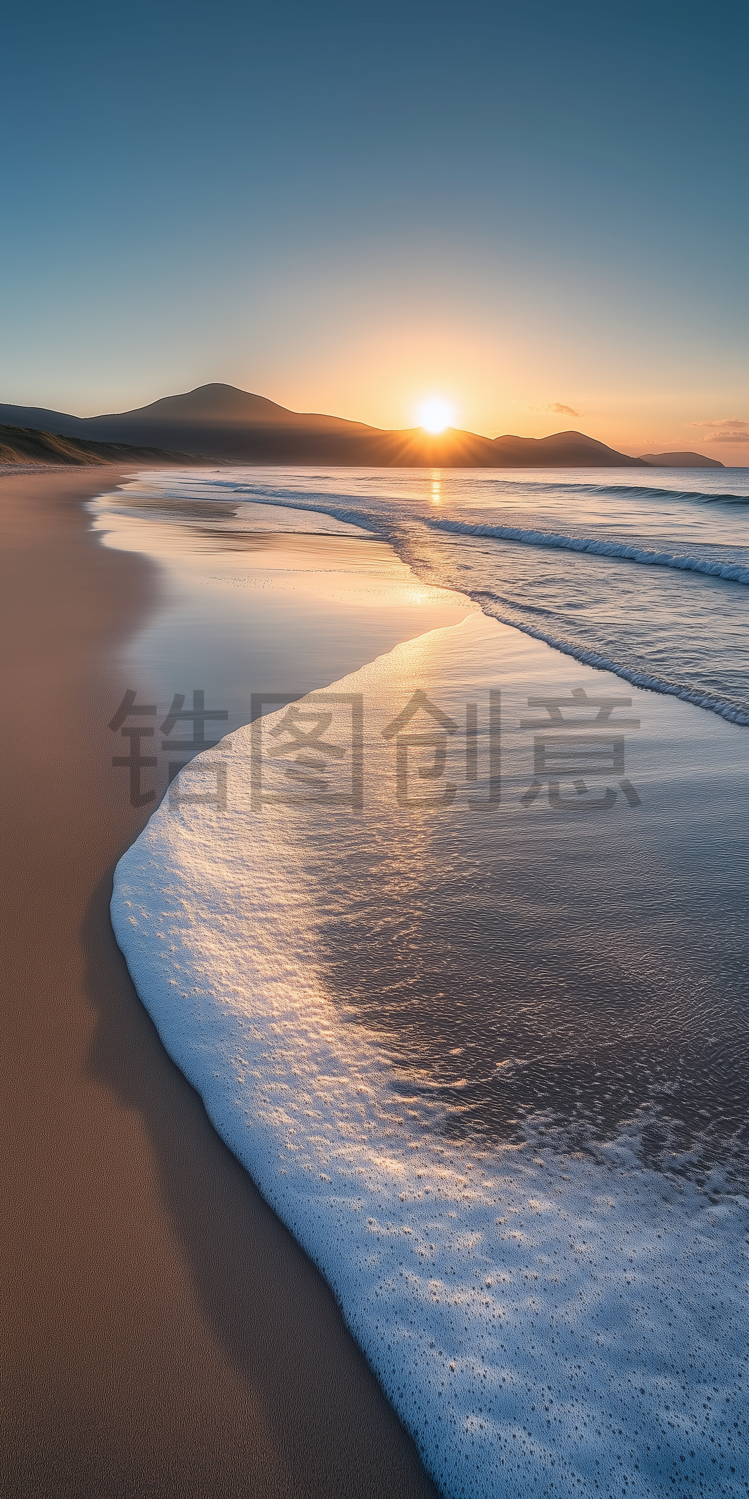海滩日出场景太阳海浪沙滩天空海面大自然写实背景