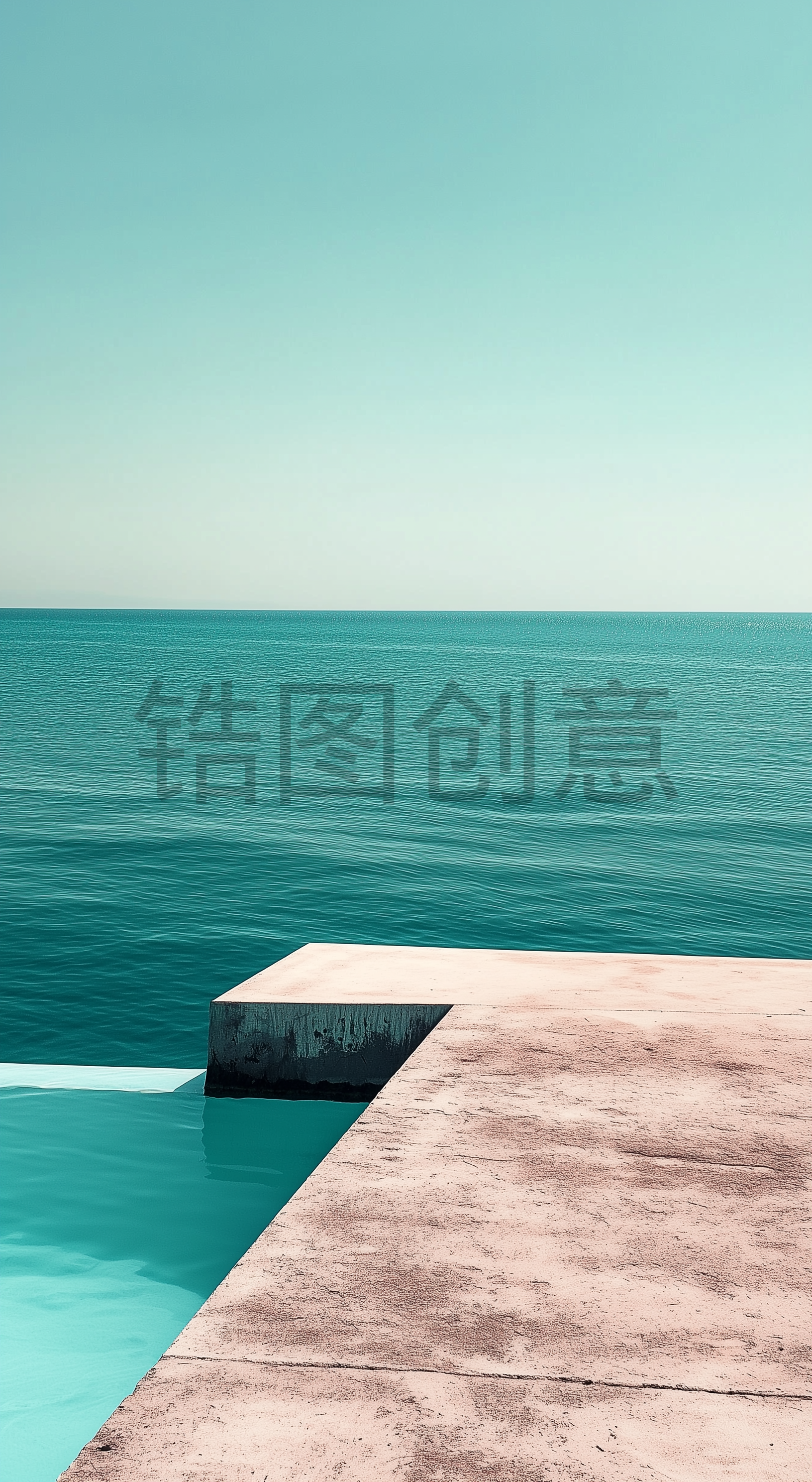 泳池边海天蓝色背景