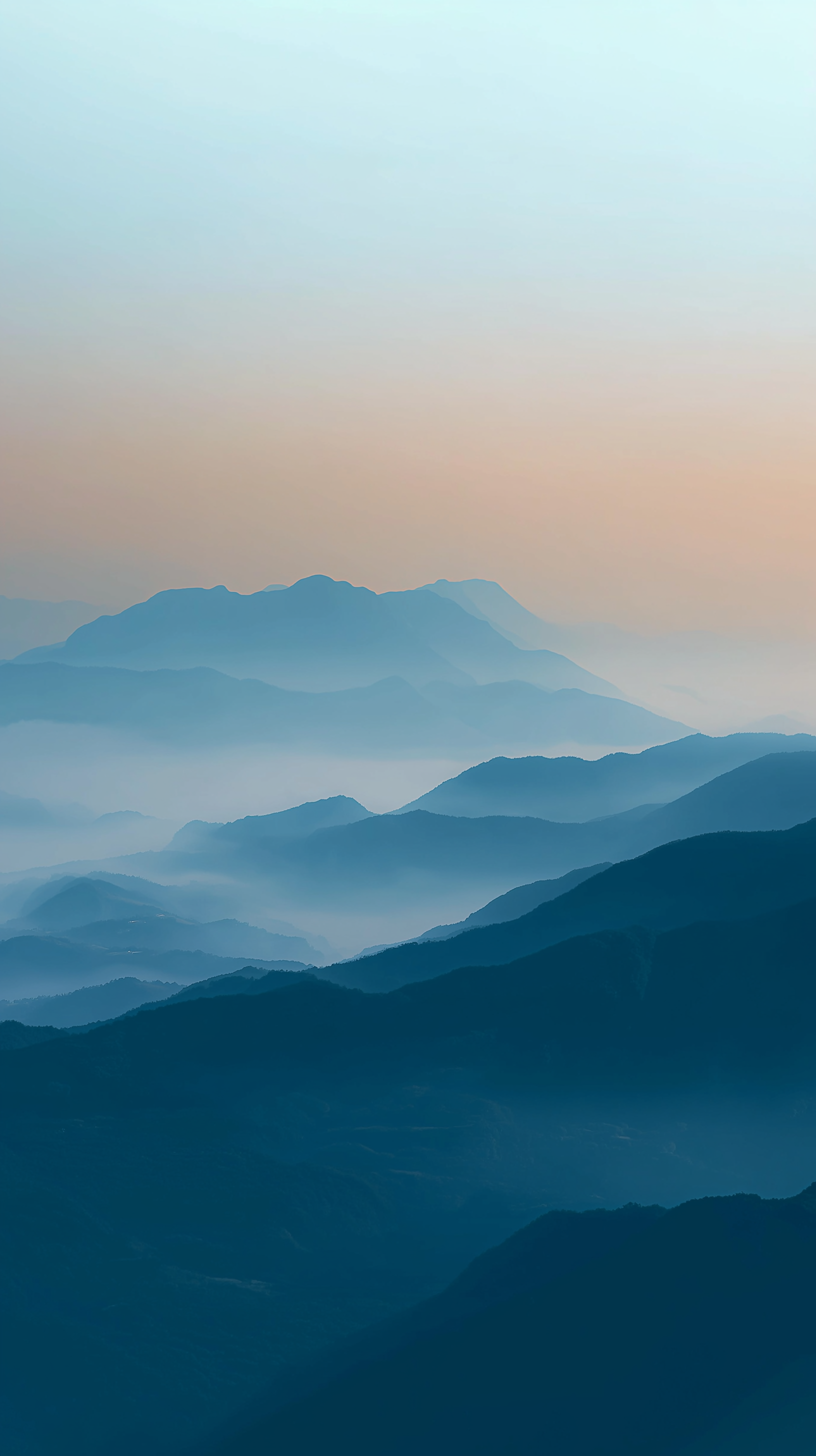 蓝色自然山朦胧感素材